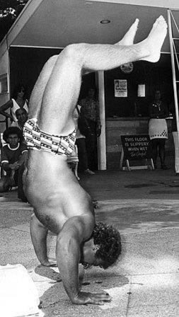 Goldman-handstand pushups